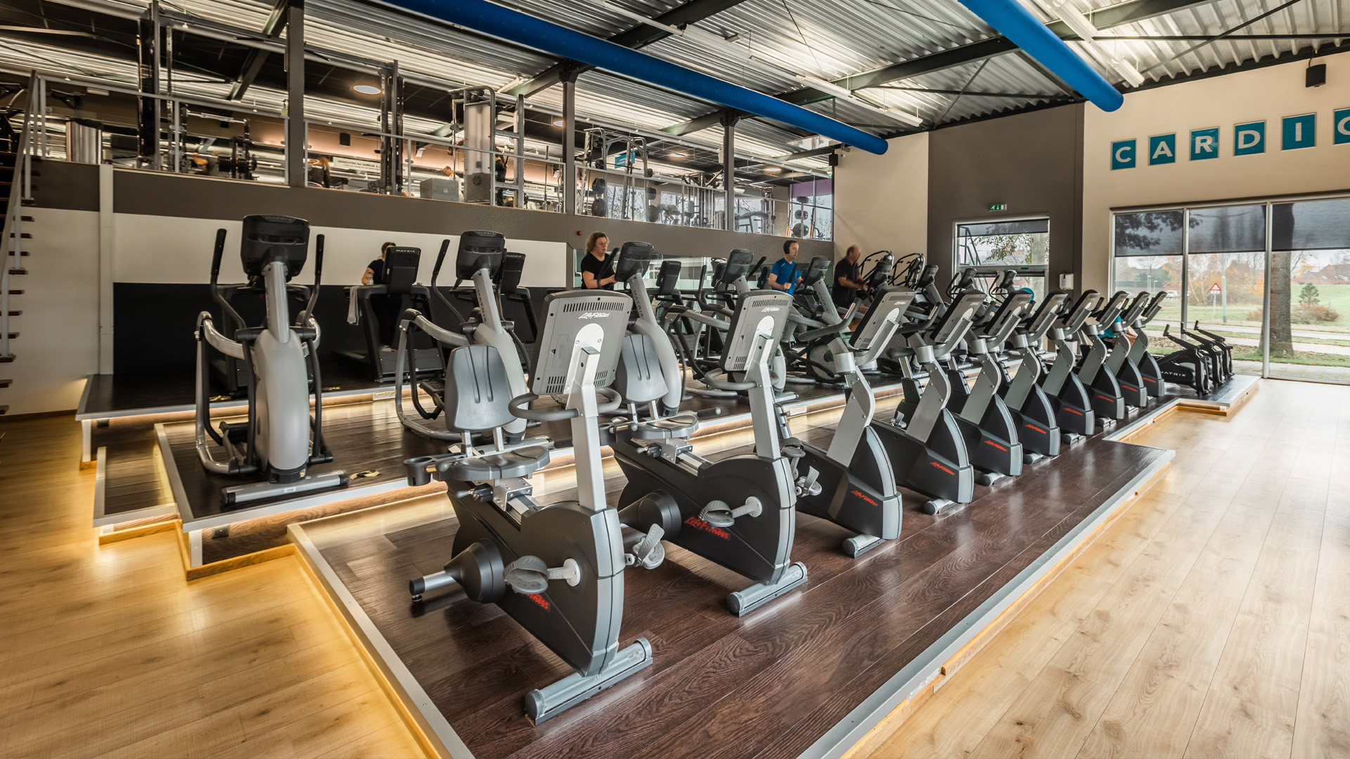 De cardio apparaten in de sportschool van Il Fiore healthcenters.